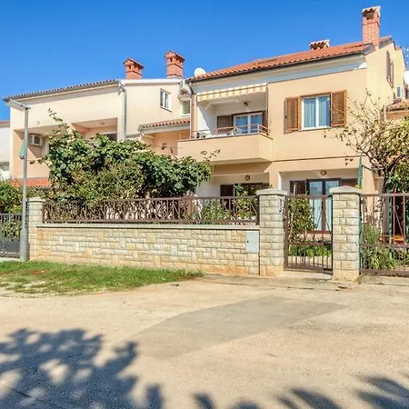 Delton Apartmán Fažana